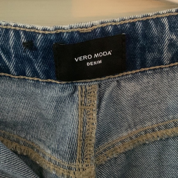 Straight leg distressed jeans - Picture 4 of 4